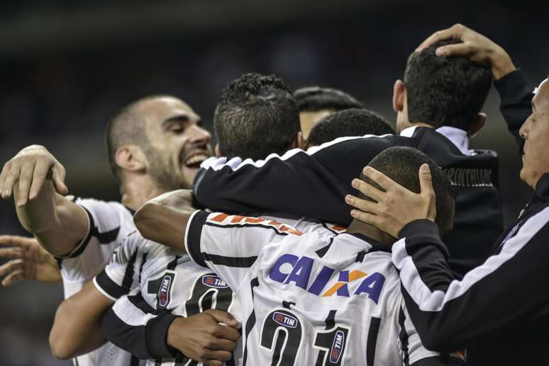 <p>Corinthians voltou a conseguir vit&oacute;ria fora de casa e em grande estilo: 1 a 0 no l&iacute;der Cruzeiro em pleno Mineir&atilde;o.&nbsp;</p>