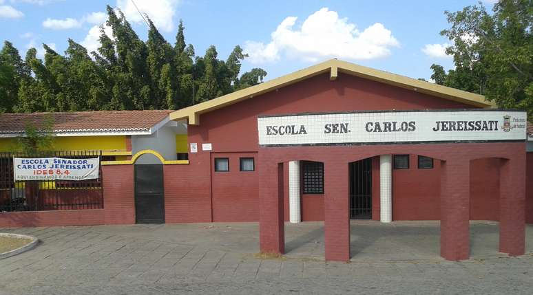 <p>Fachada da escola Carlos Jereissati, em Sobral, Ceará</p>