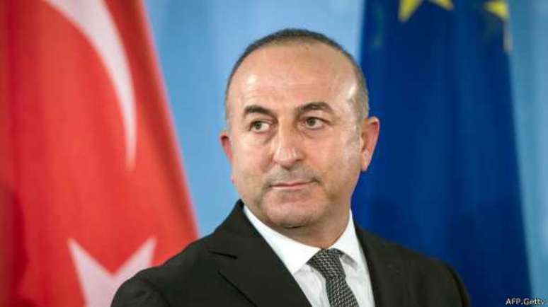 <p>Ministro do Exterior turco disse que a&ccedil;&atilde;o turca unilateral n&atilde;o &eacute; realista contra os militantes que atacam Kobane</p>