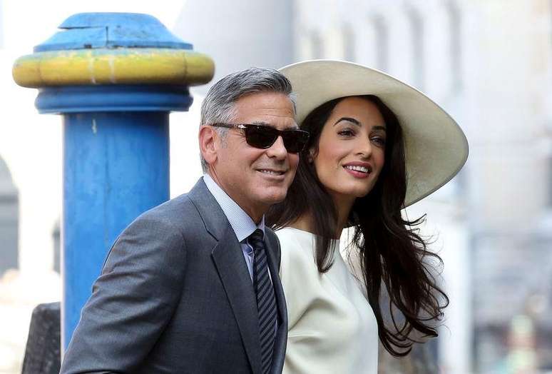 O ator George Clooney e sua mulher, Amal Alamuddin, chegam à prefeitura de Veneza para a cerimônia civil do seu casamento, na Itália, em setembro. 29/09/2014