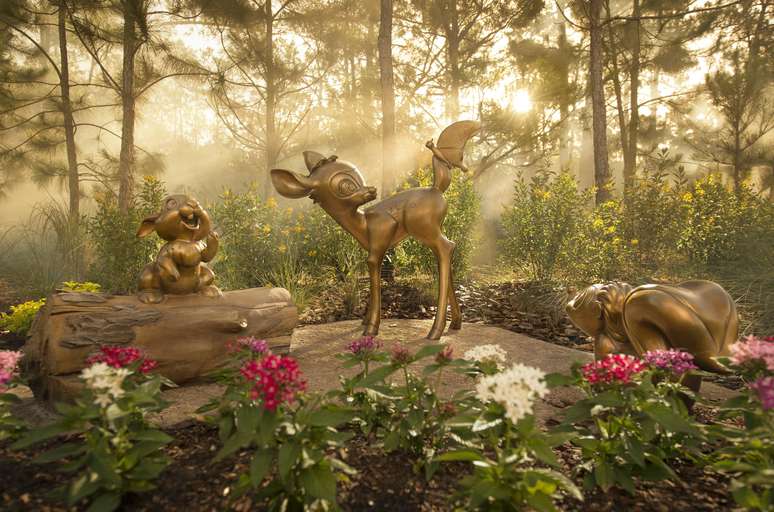 <p>A est&aacute;tua do Bambi decora uma das pra&ccedil;as do condom&iacute;nio que fica dentro da Disney World</p>