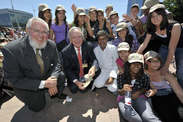 O indiano Kailash Satyarthi tamb&eacute;m recebeu o pr&ecirc;mio
