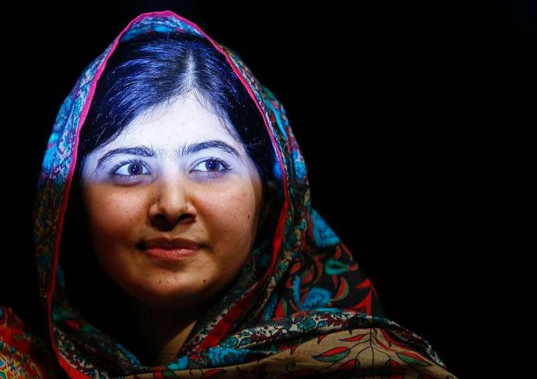 <p>Paquistanesa Malala Yousafzai após pronunciamento em Birmingham, na Inglaterra</p>