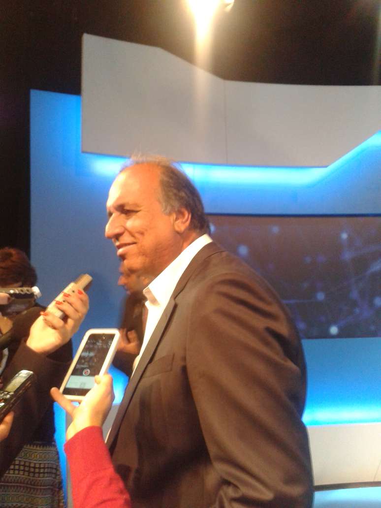 Luiz Fernando Pezão (PMDB) em entrevista com jornalistas no debate da Band