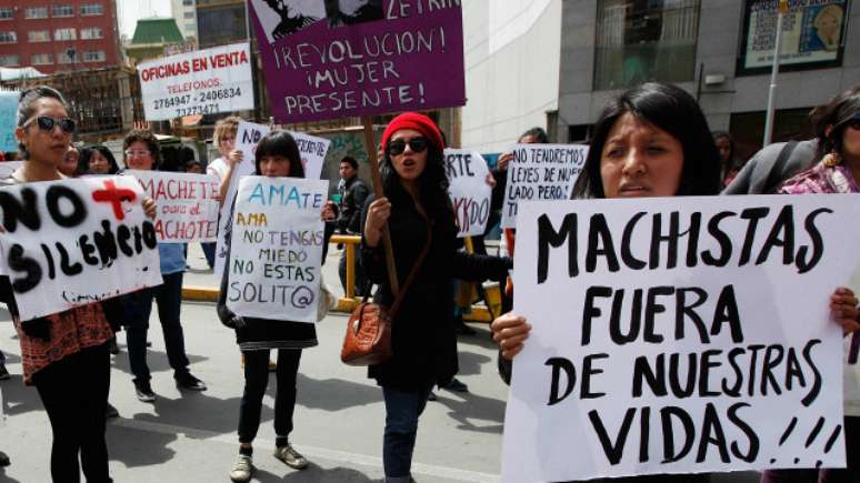 Mulheres protestam contra machismo na Bolívia