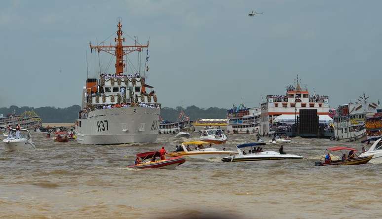 Na Romaria Fluvial, a santa foi seguida por cerca de 400 embarca&ccedil;&otilde;es, dos mais diferentes tipos e tamanhos