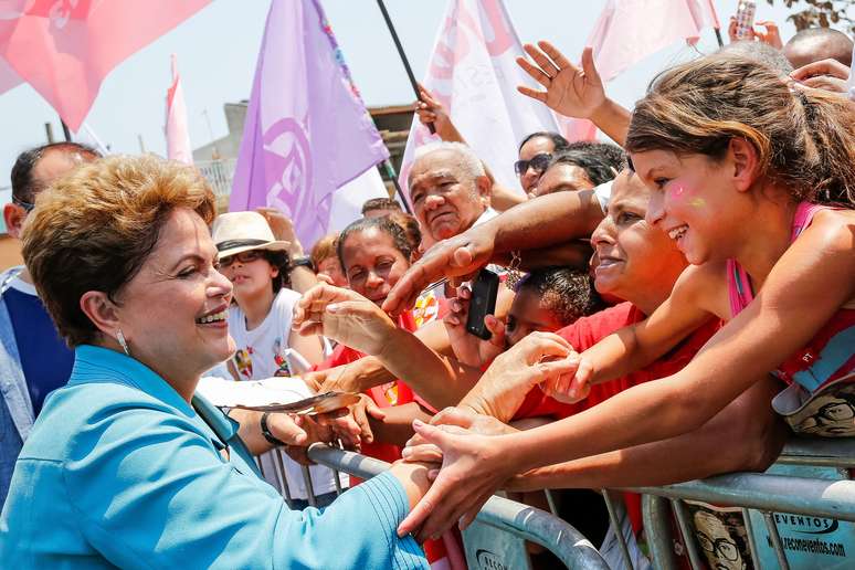 <p>Candidata do PT disse ser &quot;compreens&iacute;vel&quot; apoio de Marina Silva (PSB) a A&eacute;cio Neves (PSDB) no segundo turno da elei&ccedil;&atilde;o presidencial</p>