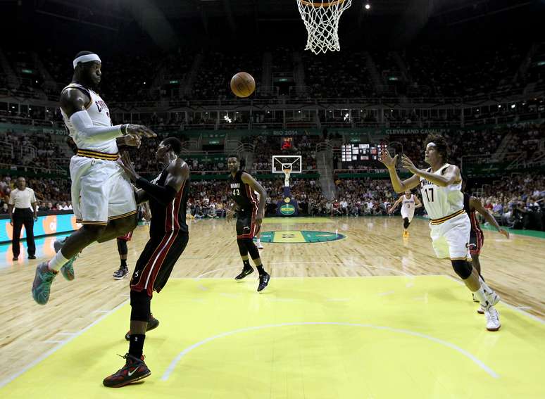 Partida da pré-temporada da NBA foi disputada na HSBC Arena