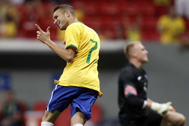 <p>Gremista Luan abriu o placar para o Brasil</p>