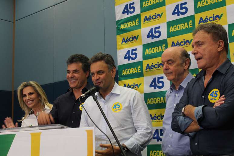 <p>O ato político em Curitiba marcou o começo de campanha de segundo turno de Aécio no Sul do País</p>
