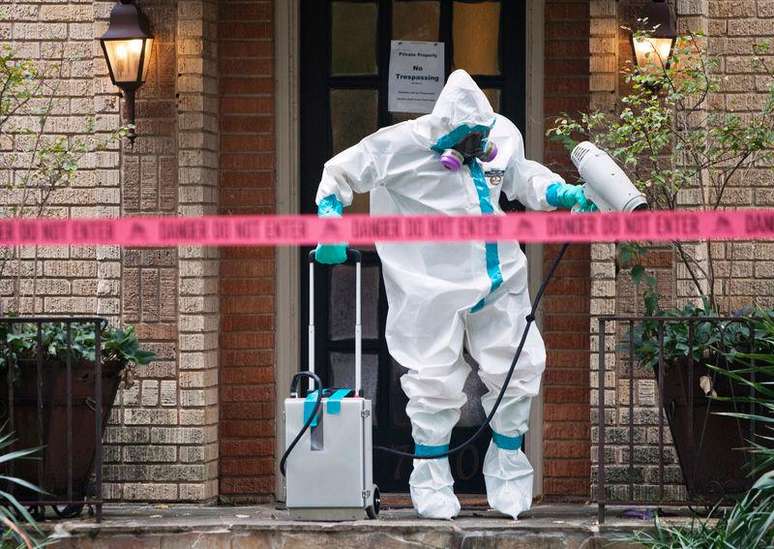 <p>Em todo o mundo, há temor de que a epidemia de ebola se espalhe, principalmente após registros de contágios na Europa e nos Estados Unidos</p>