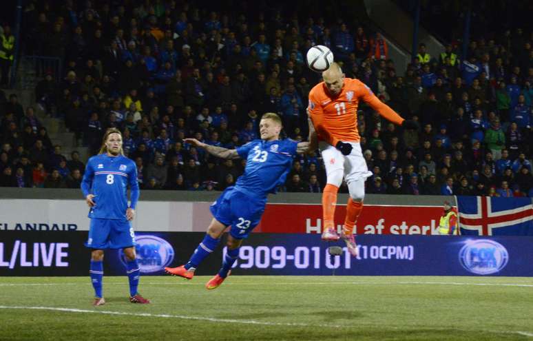 Arjen Robben esteve em campo pela Holanda, mas não evitou a derrota por 2 a 0 para a Islândia
