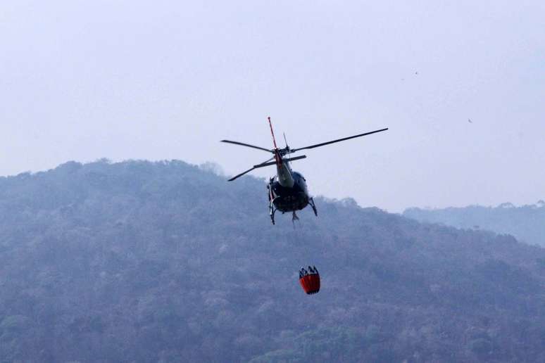 Serra da Cantareira pegou fogo nesta segunda e combate às chamas foi longo