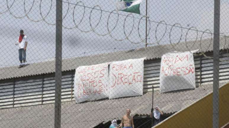 <p>Rebelião durou 48h quando 9 agentes penitenciários e 7 presos foram feitos reféns</p>