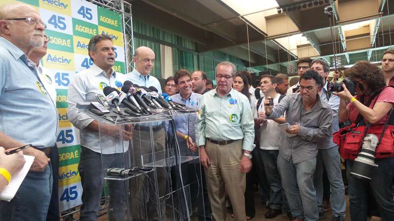 <p>O candidato do PSDB &agrave; Presid&ecirc;ncia, A&eacute;cio Neves, em entrevista coletiva em SP</p>