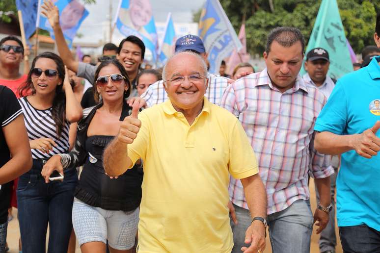 Candidato ao governo de Amazonas, José Melo participa de caminhada