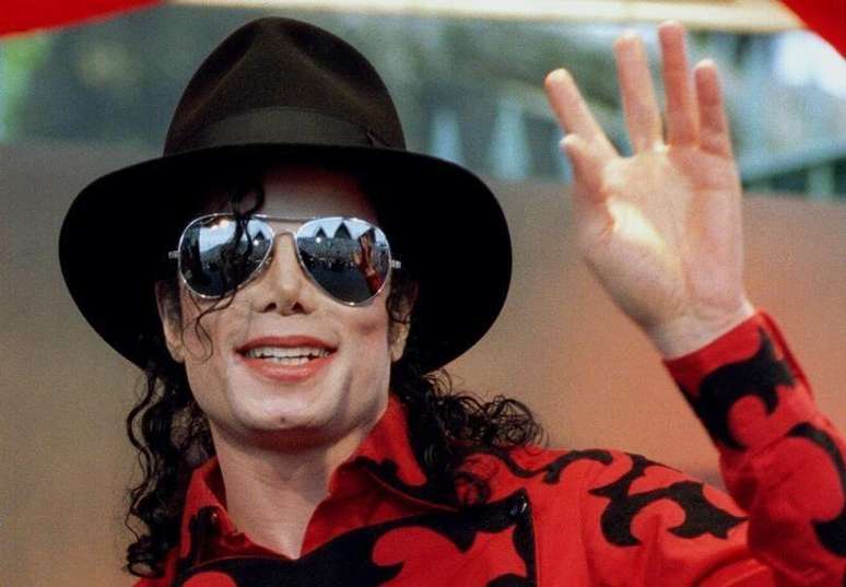 <p>Michael Jackson em foto de arquivo, registrada em 1996</p>
