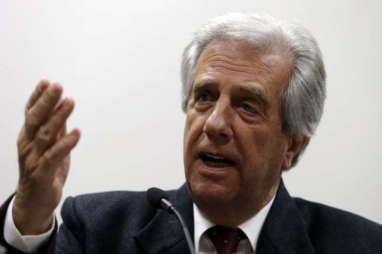 O candidato Tabaré Vázquez não teria metade dos votos e disputaria o segundo turno