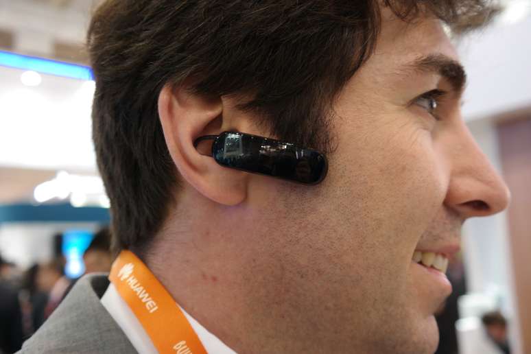 Visor do Talk Band B1 pode ser usado como fone Bluetooth