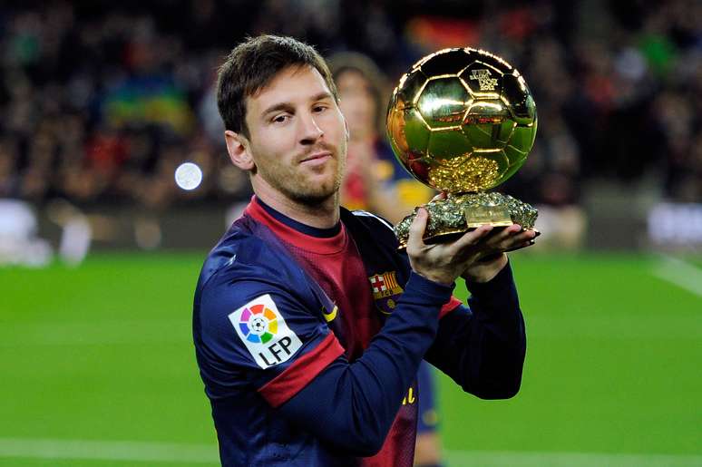 <p>Dono de 4 Bolas de Ouro, Messi encara hoje atual melhor do mundo</p>