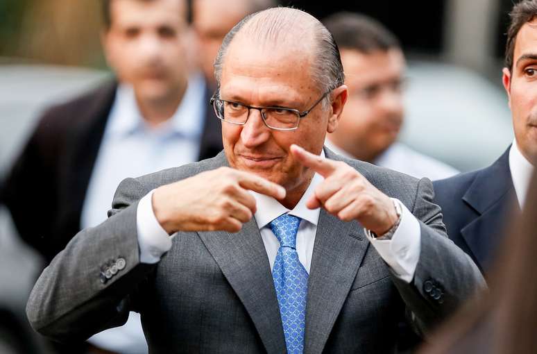 <p>O governador de São Paulo, Geraldo Alckmin (PSDB), recebeu da Arsesp o aval para aumentar a taxação em abril, mas resolveu esperar</p>