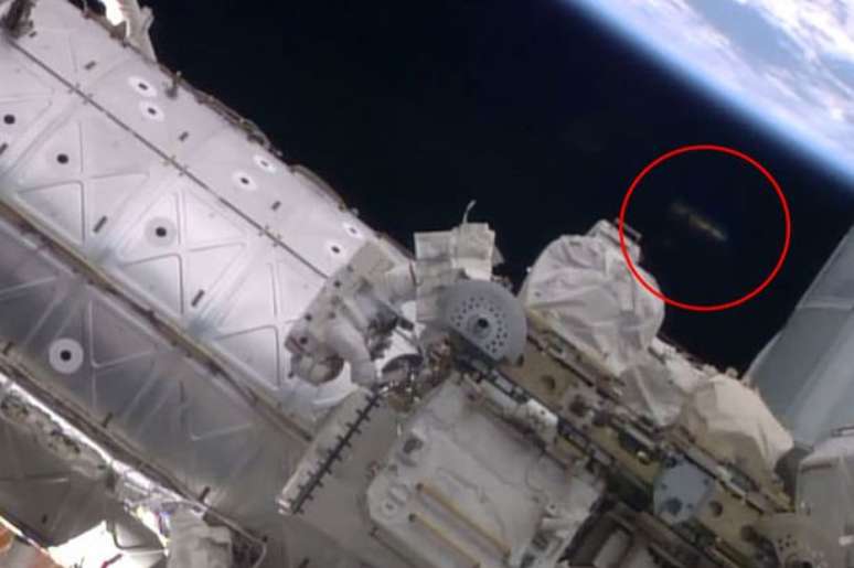 Suposto óvni aparece na imagem - entre a ISS e a Terra