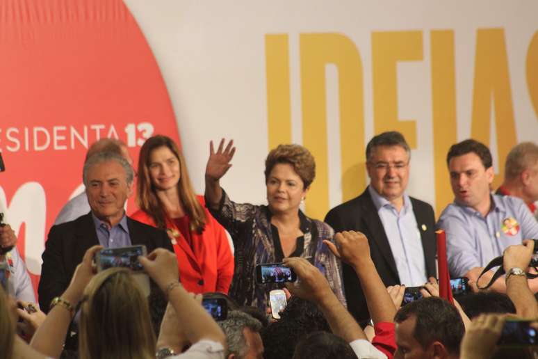 Dilma Rousseff (PT) e seu vice Michel Temer (PMDB) cobraram fidelidade e engajamento do PMDB em Santa Catarina, Estado onde Aécio Neves (PSDB) recebeu 52% dos votos no primeiro turno