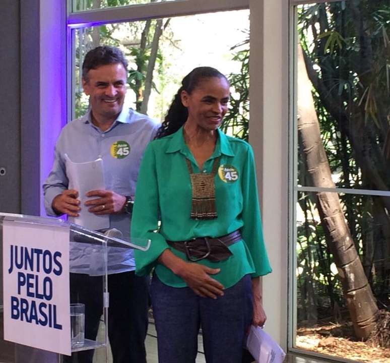 <p>Penteado que a acompanha ao longo de toda sua carreira política foi uma de suas marcas registradas no primeiro turno</p>