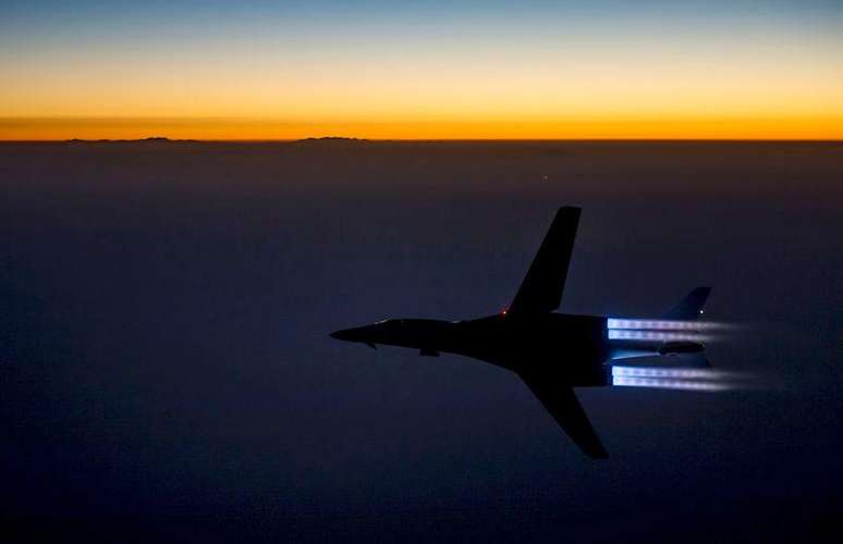 <p>Caça da Força Aérea dos EUA sobrevoa a região norte do Iraque</p>