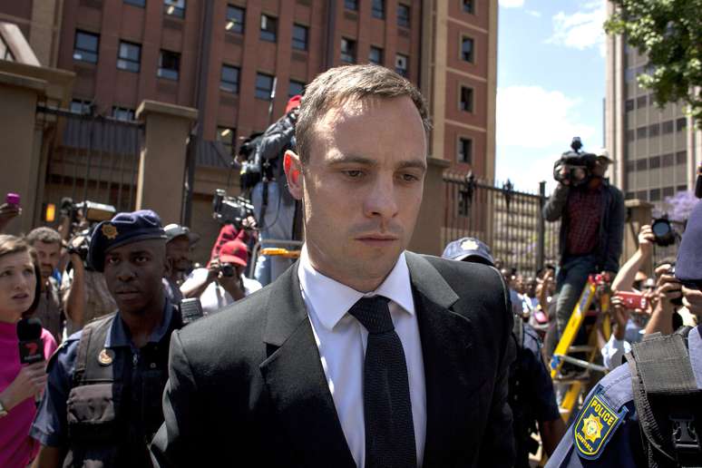 <p>Pistorius ficará 5 anos preso pelo assassinato da namorada</p>
