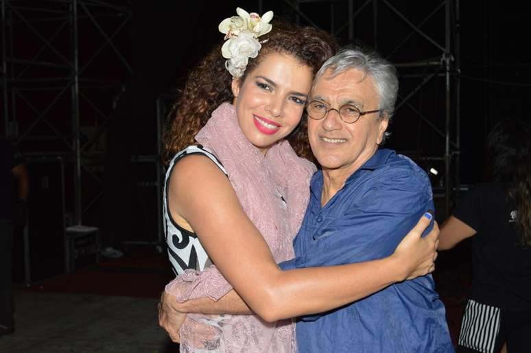 Caetano Veloso e Vanessa da Mata se apresentaram no Recife, na noite dessa sexta-feira (17)