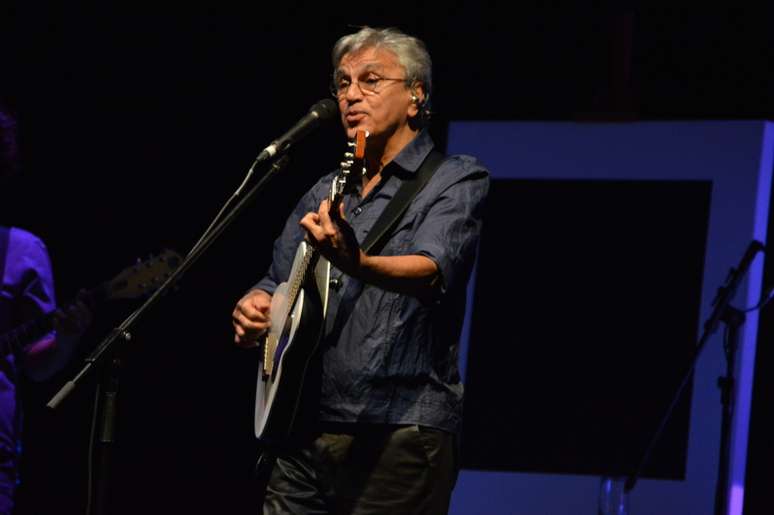 Caetano Veloso e Vanessa da Mata se apresentaram no Recife, na noite dessa sexta-feira (17)