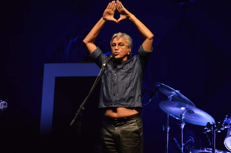 Caetano Veloso e Vanessa da Mata se apresentaram no Recife, na noite dessa sexta-feira (17)