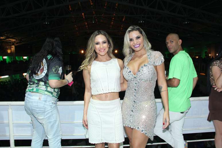 Claudia Leitte curtiu ensaio da Mocidade de Padre Miguel