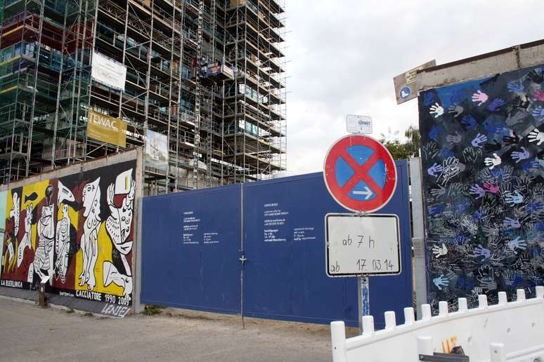 Uma parte da East Side Gallery já foi removida para a construção de apartamentos de luxo