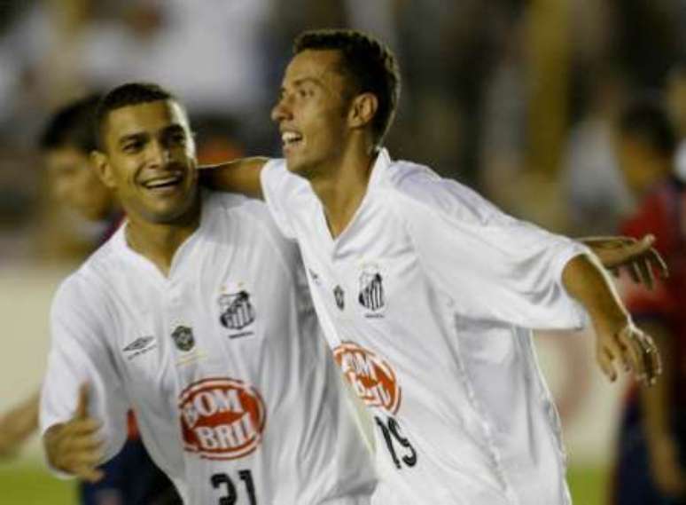<p>Nenê atuou no Santos em 2003 e já quase voltou em 2013</p>