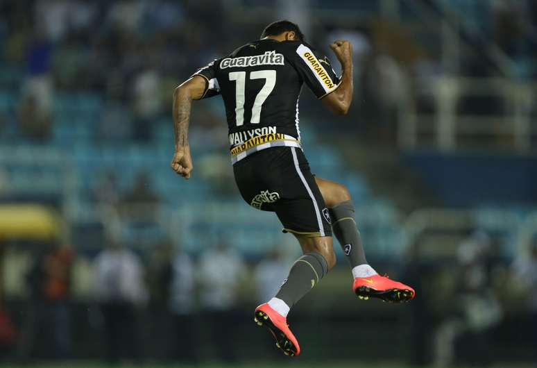 <p>Botafogo e Coritiba jogam a vida em duelo de desesperados</p>