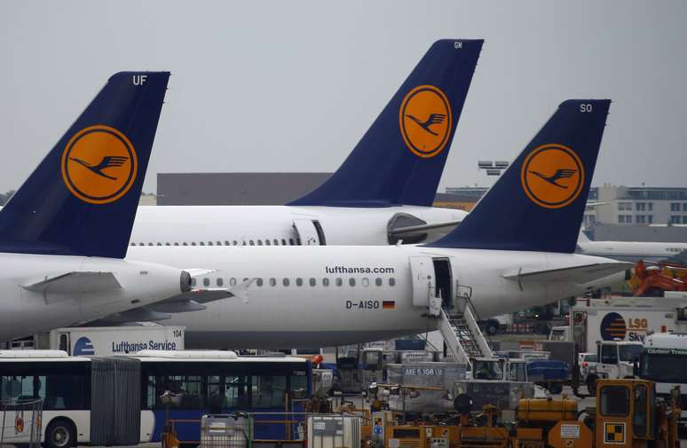 A companhia aérea Lufthansa cancelou mais de 1.400 voos nesta segunda-feira pela greve