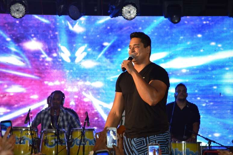 Xanddy aparece como convidado em ensaio do &Eacute; o Tchan