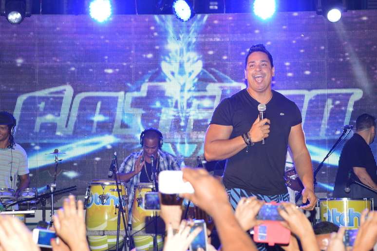 Xanddy aparece como convidado em ensaio do &Eacute; o Tchan