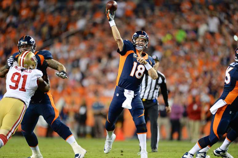 <p>Peyton Manning ultrapassou a incrível marca de Brett Favre</p>