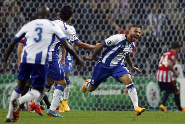 Quaresma, no segundo tempo, foi decisivo ao marcar o outro gol do Porto