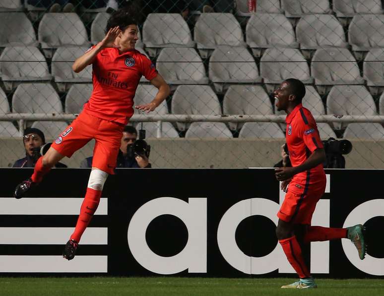 Cavani comemora gol marcado no final contra o Apoel