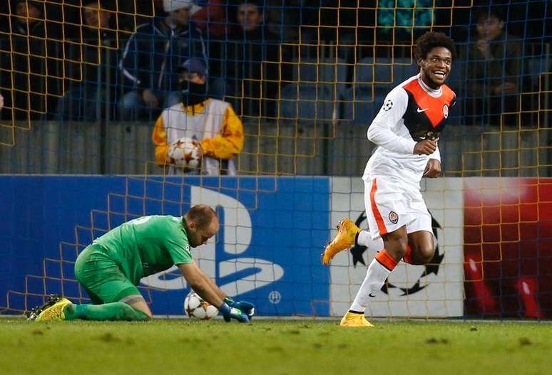 <p>Luiz Adriano comemora gol do Shakhtar Donetsk</p>