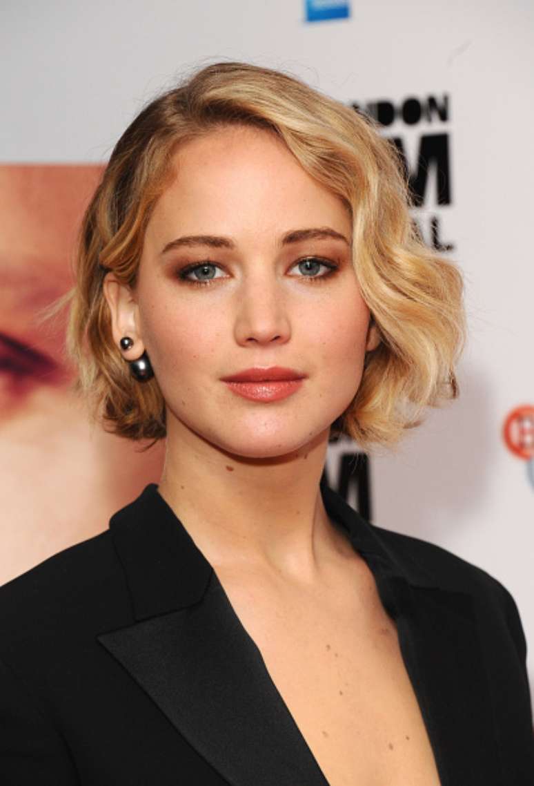 Jennifer Lawrence vira hit pagando de cantora em trilha