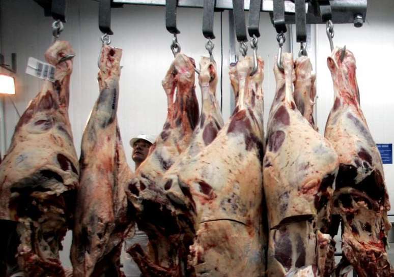 <p>A produtora de carnes JBS viu suas ações despencaram quase 18% na mínima</p>