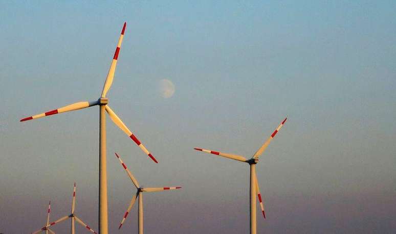 <p>Turbinas de geração de energia eólica em Ludwigsburg, no norte da Alemanha</p>