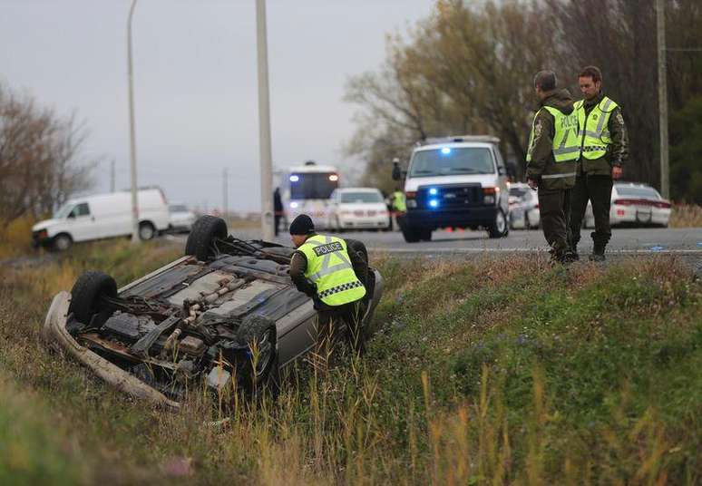 <p>Pol&iacute;cia de Qu&eacute;bec avalia carro virado em Saint-Jean-sur-Richelieu</p>