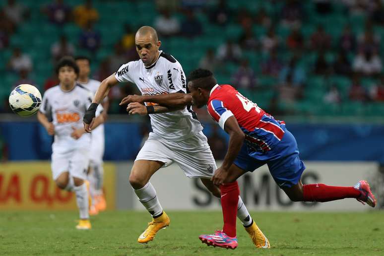 Diego Tardelli foi expulso no segundo tempo após ofender o árbitro