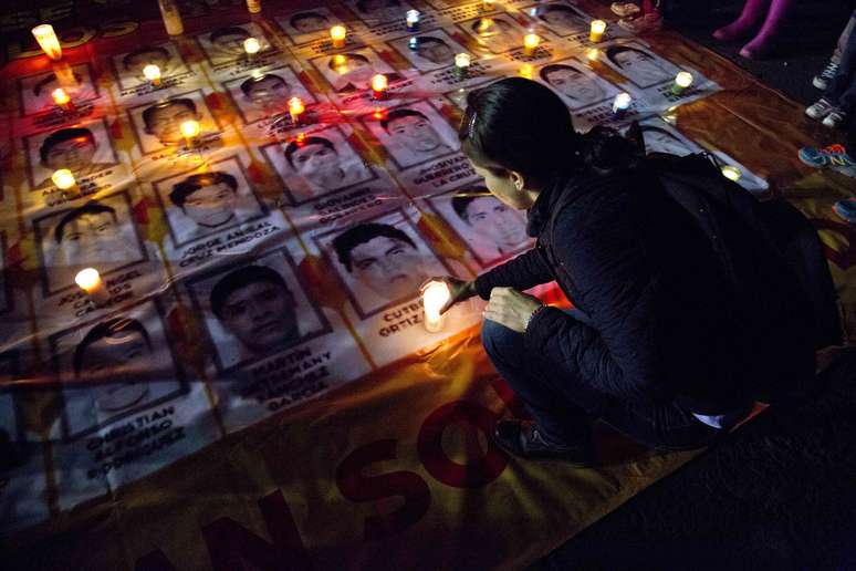 Mexicanos foram às ruas protestar contra o desaparecimento de 43 estudantes